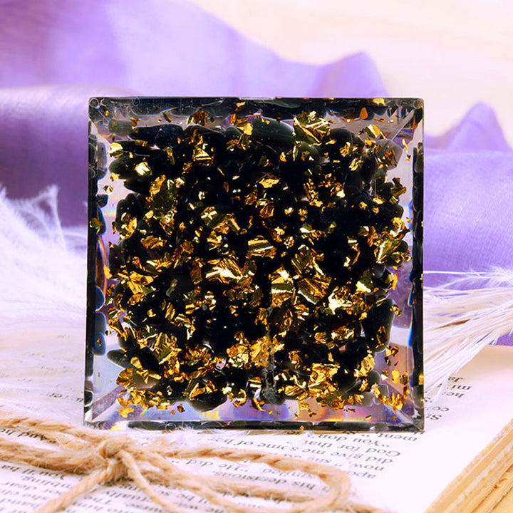 Pirámide de orgón del zodiaco Cáncer con esfera de amatista y obsidiana de Olivenorma 