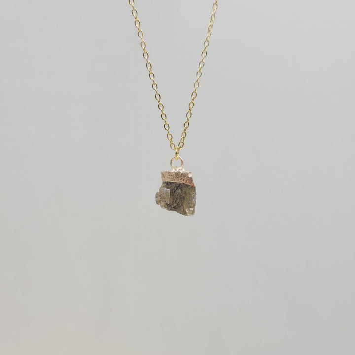 Collar de gemas de piedra cruda de cristal irregular de Olivenorma
