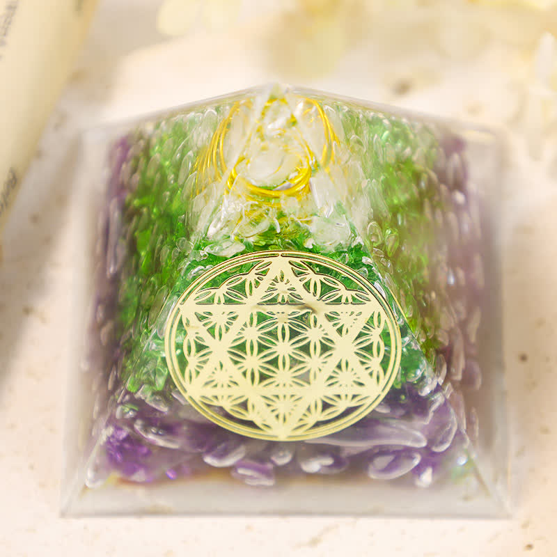 Pirámide de cristal orgónica con hexagrama de la flor de la vida de Olivenorma