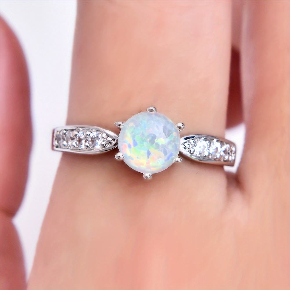 Anillo de banda con borde de ópalo redondo y seis garras de Olivenorma