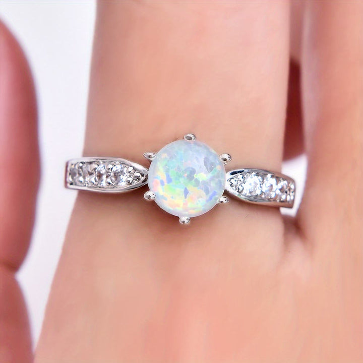 Anillo de banda con borde de ópalo redondo y seis garras de Olivenorma