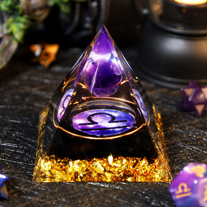Pirámide de orgón de obsidiana con bola de amatista y grava de Olivenorma 