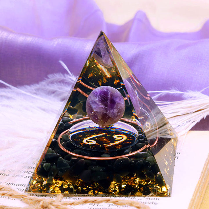 Pirámide de orgón del zodiaco Cáncer con esfera de amatista y obsidiana de Olivenorma 