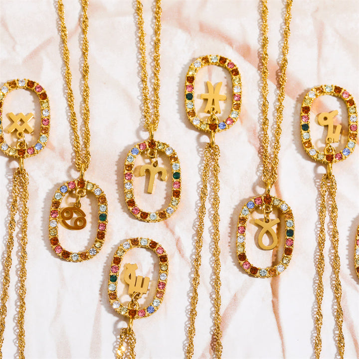 Collar con constelación del zodiaco ovalada calada con circonitas de Olivenorma 