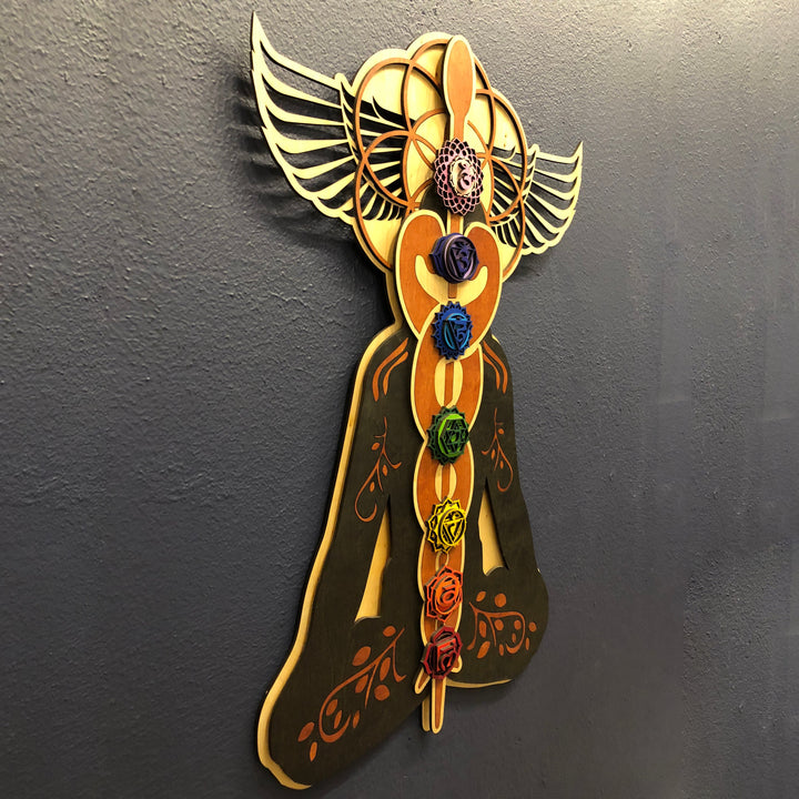 Decoración de pared de madera teñida pintada a mano con el chakra Kundalini de Olivenorma