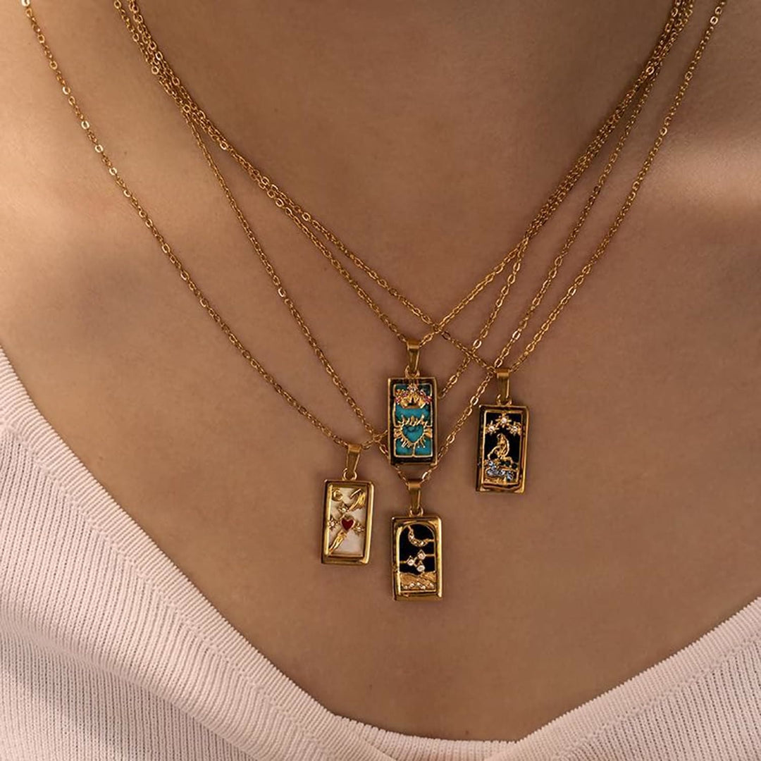 Collar con el signo del tarot "Sol, Amantes, Estrella y Luna" de Olivenorma