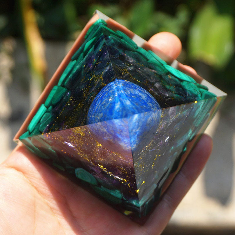 Esfera de lapislázuli de Olivenorma con pirámide de amatista y malaquita 