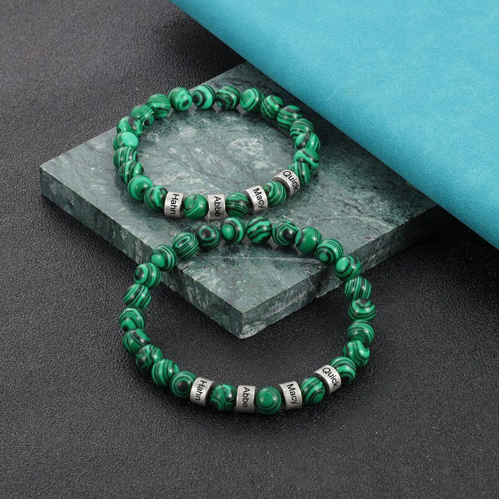 Pulsera de hombre personalizada con cuentas grabadas en piedra natural de Olivenorma