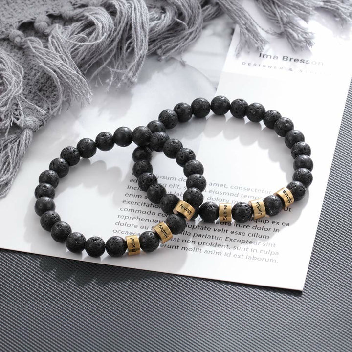 Pulsera de hombre personalizada con cuentas grabadas en piedra natural de Olivenorma