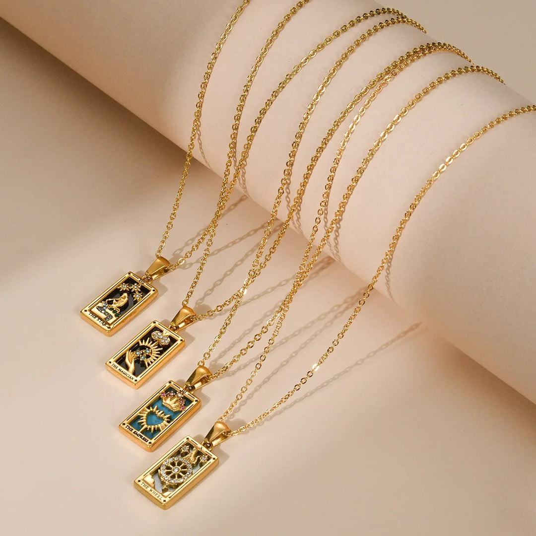 Collar con el signo del tarot "Sol, Amantes, Estrella y Luna" de Olivenorma