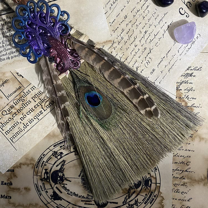 Adorno ritual de bruja con escoba de cristal de Olivenorma