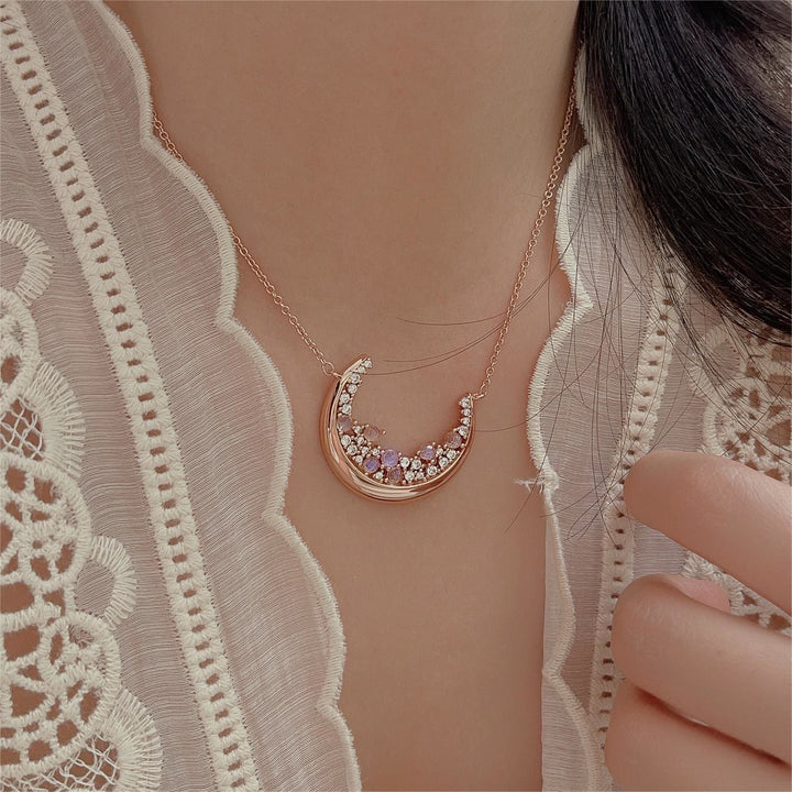 Collar con colgante de piedra lunar natural en forma de media luna de Olivenorma S925