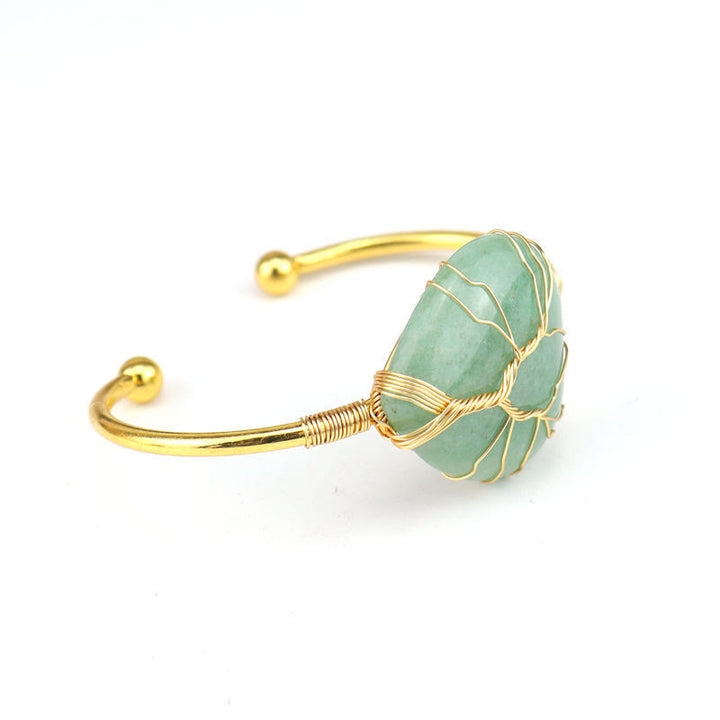 Pulsera de cristal natural en forma de corazón envuelta en alambre de cobre y oro de Olivenorma.