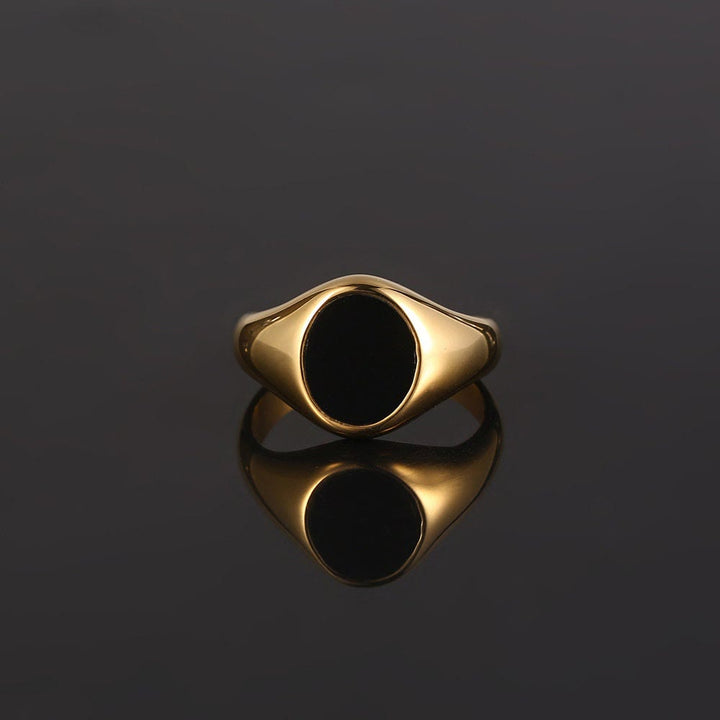 Anillo sencillo de obsidiana ovalada para hombre.