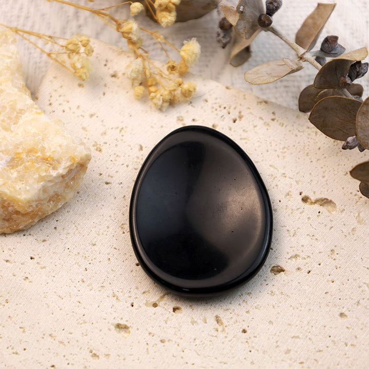 Piedra para la preocupación del pulgar con forma de huevo de ónix negro de Olivenorma