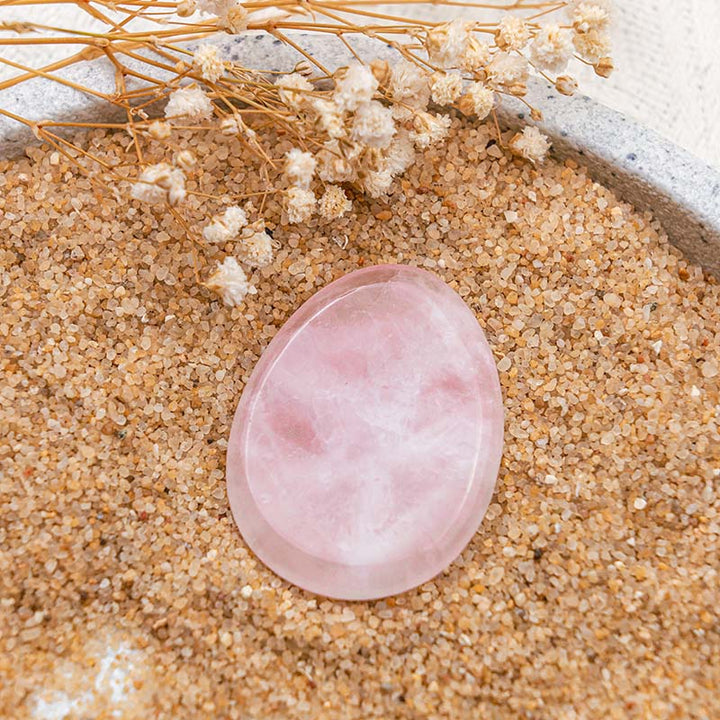 Piedra curativa para el pulgar con cuarzo rosa de Olivenorma