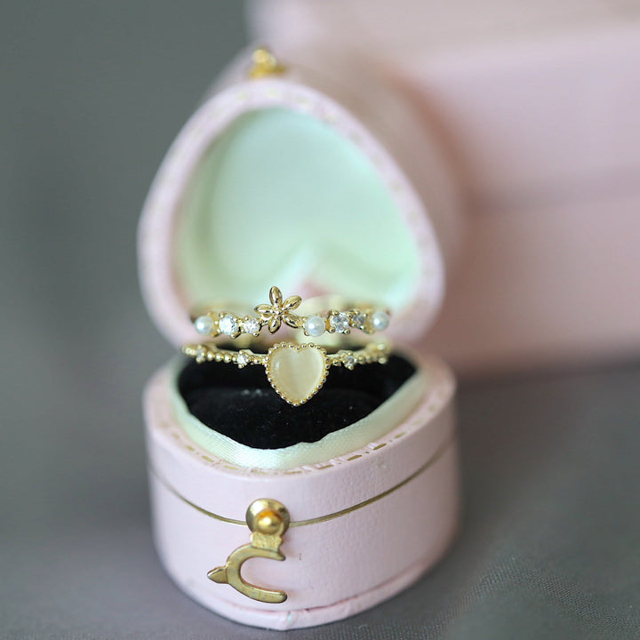 Anillo ajustable con piedra de ojo de gato y circonita blanca de Olivenorma 