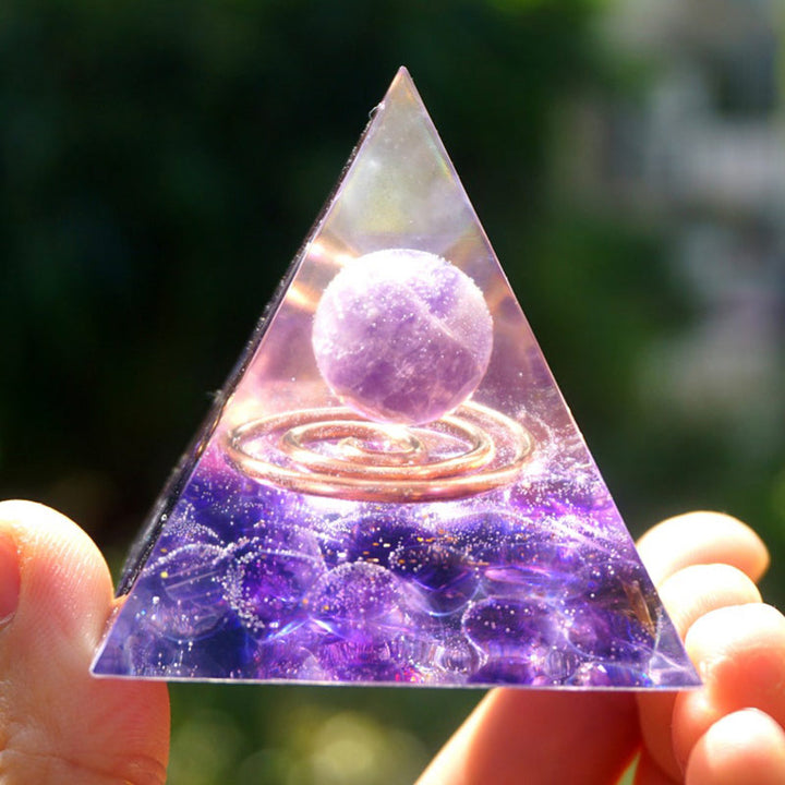 Pirámide de orgón de cristal transparente de amatista de Olivenorma