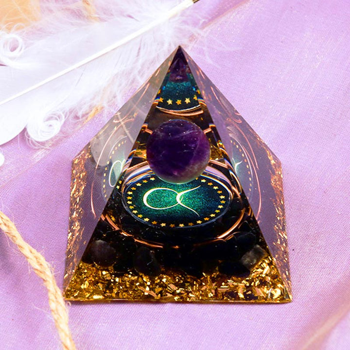 Pirámide de orgón del zodiaco Tauro con esfera de amatista y obsidiana de Olivenorma 