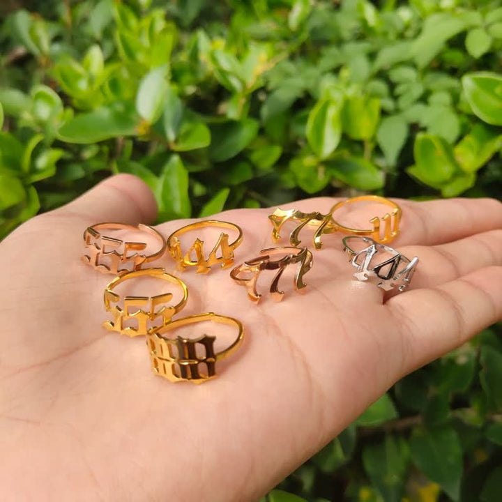 Anillo de la suerte minimalista con número angelical