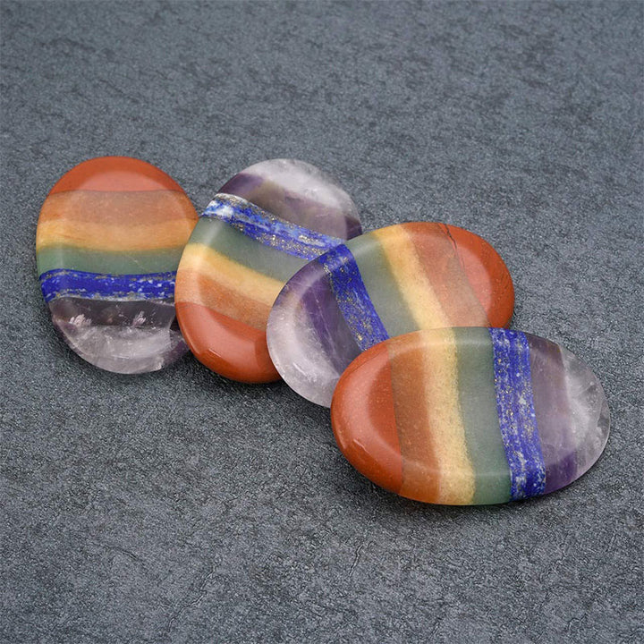 Piedra arcoíris para la preocupación del pulgar en el chakra Olivenorma