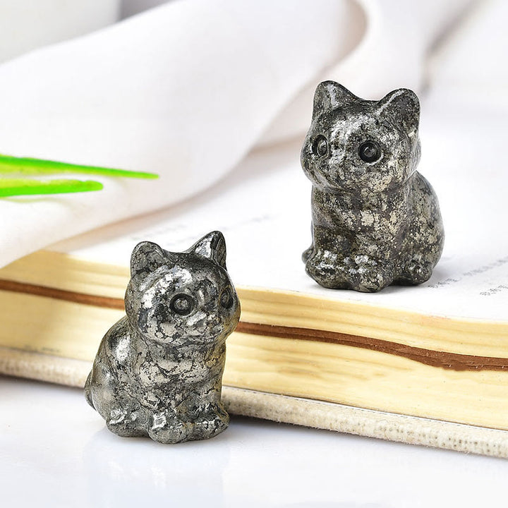 Artesanías con talladas de piedras preciosas y gatitos de cristal de Olivenorma.