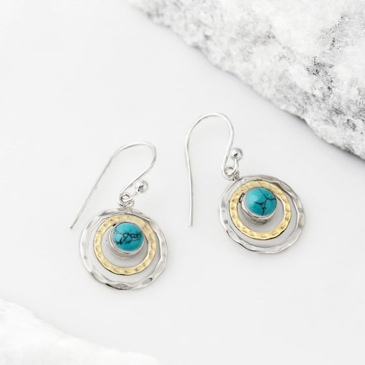 Pendientes con corte circular y piedras preciosas