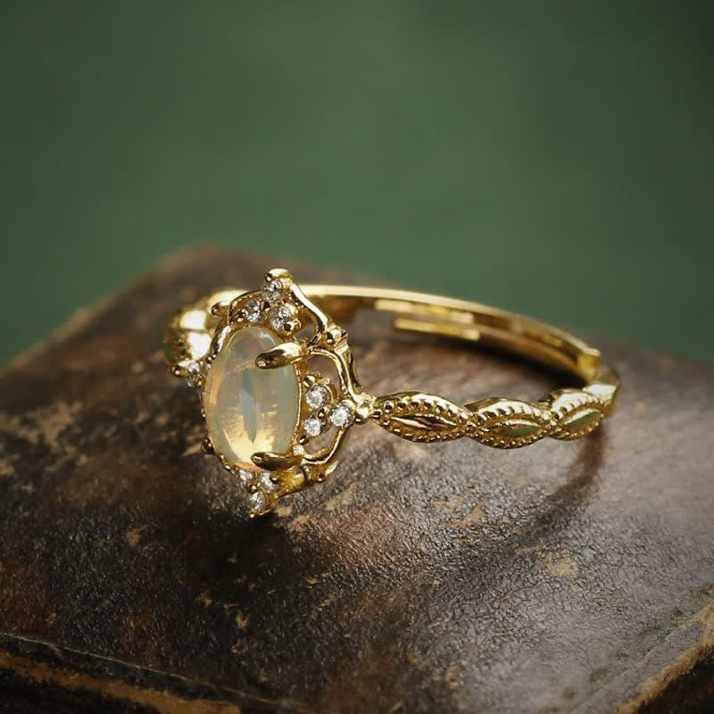 Anillo ajustable de lujo con ópalo ligero de Olivenorma