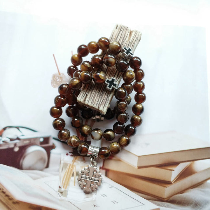Pulsera rosario con colgante de cruz de ojo de tigre de Olivenorma