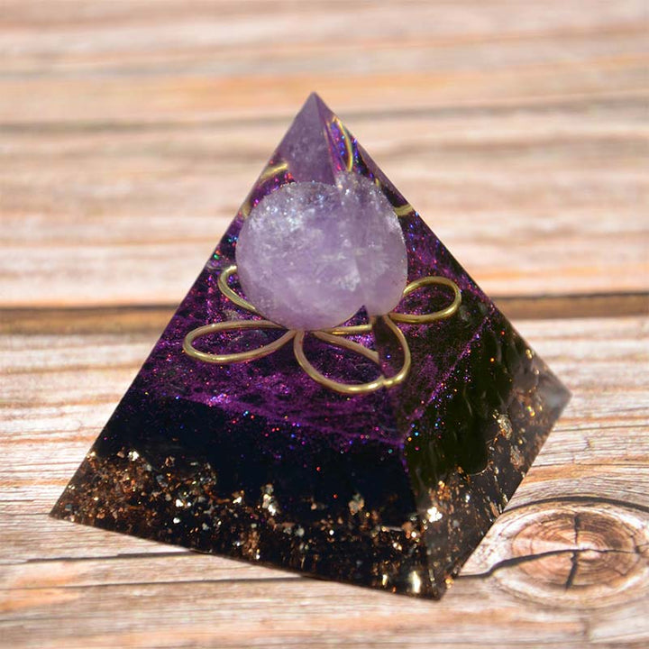 Esfera de amatista de Olivenorma con pirámide de orgón de obsidiana