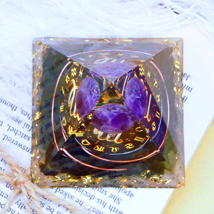 Pirámide de orgón del zodiaco Virgo con esfera de amatista y obsidiana de Olivenorma 