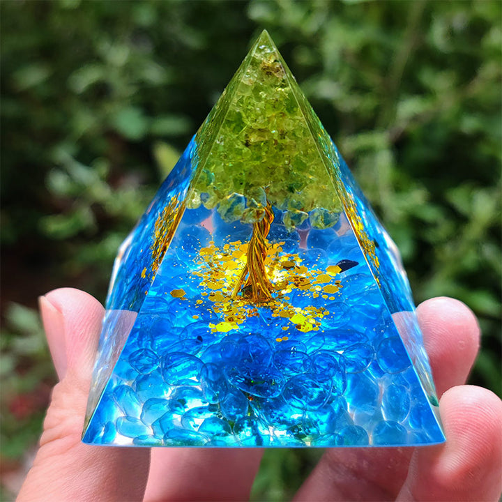 Pirámide de orgón del árbol de la vida de cianita Olivenorma con peridoto