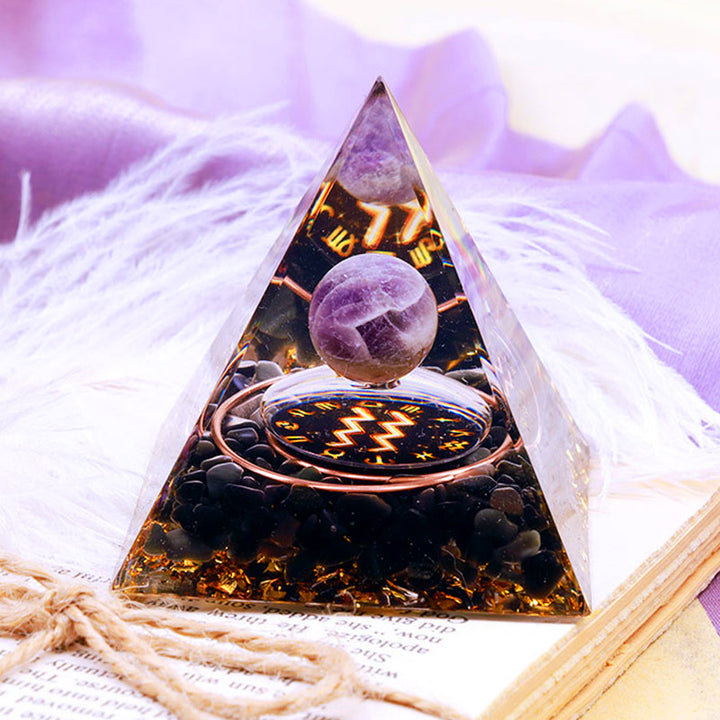 Pirámide de orgón del zodiaco Acuario con esfera de amatista y obsidiana de Olivenorma 