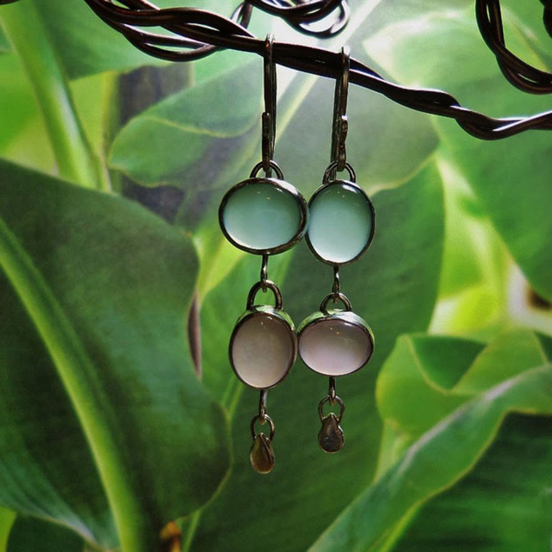 Pendientes de bruja con piedra de ojo de gato rosa y verde de Olivenorma