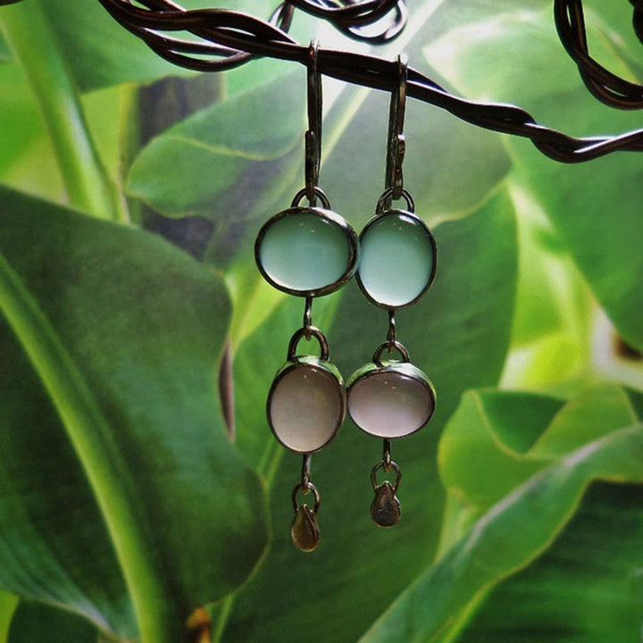 Pendientes de bruja con piedra de ojo de gato rosa y verde de Olivenorma