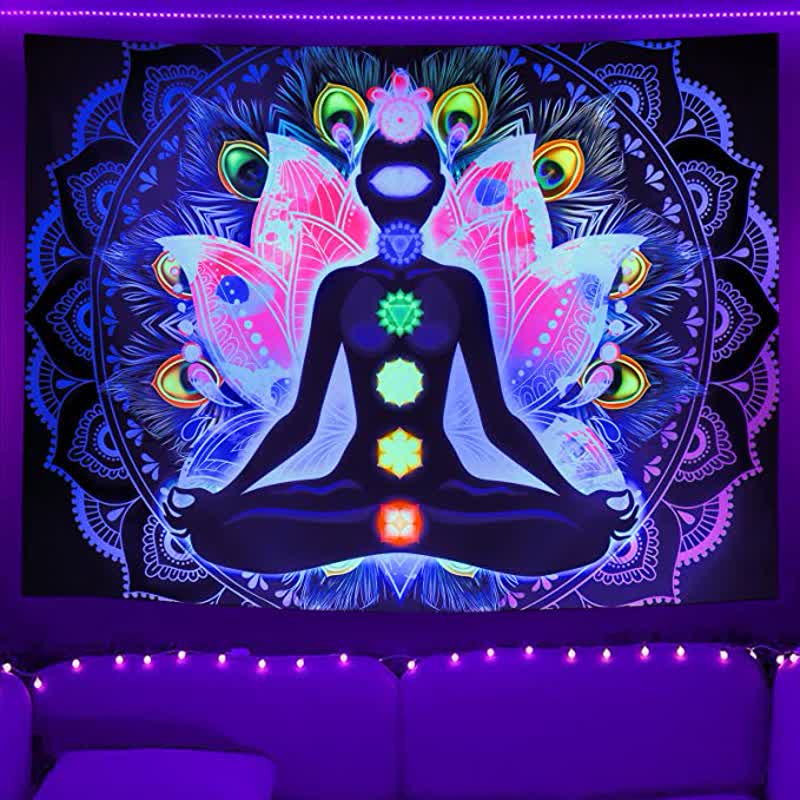 Tapiz de pared con chakras y loto.