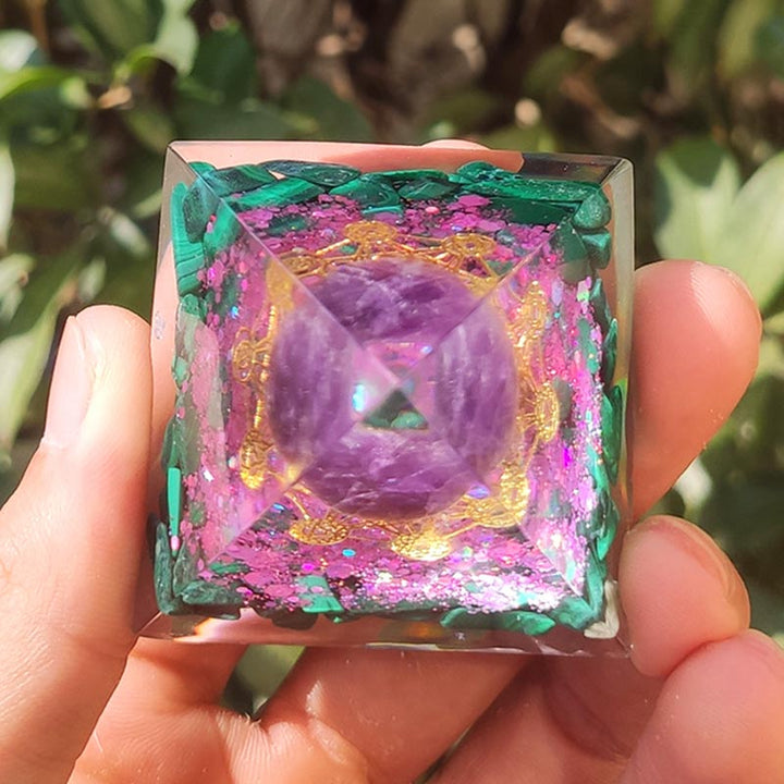Pirámide de orgón Símbolo del cubo de Metatrón Amatista Malaquita Olivenorma