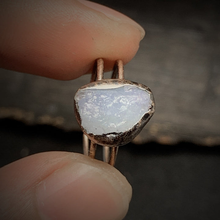 Anillo ajustable con doce piedras de nacimiento de piedra irregular natural en bruto de Olivenorma 