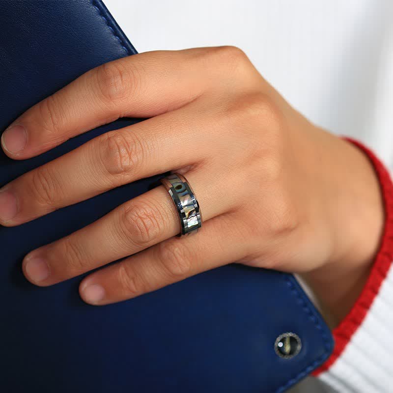 Anillo de carburo de tungsteno con concha de abulón y madera de koa de Olivenorma 