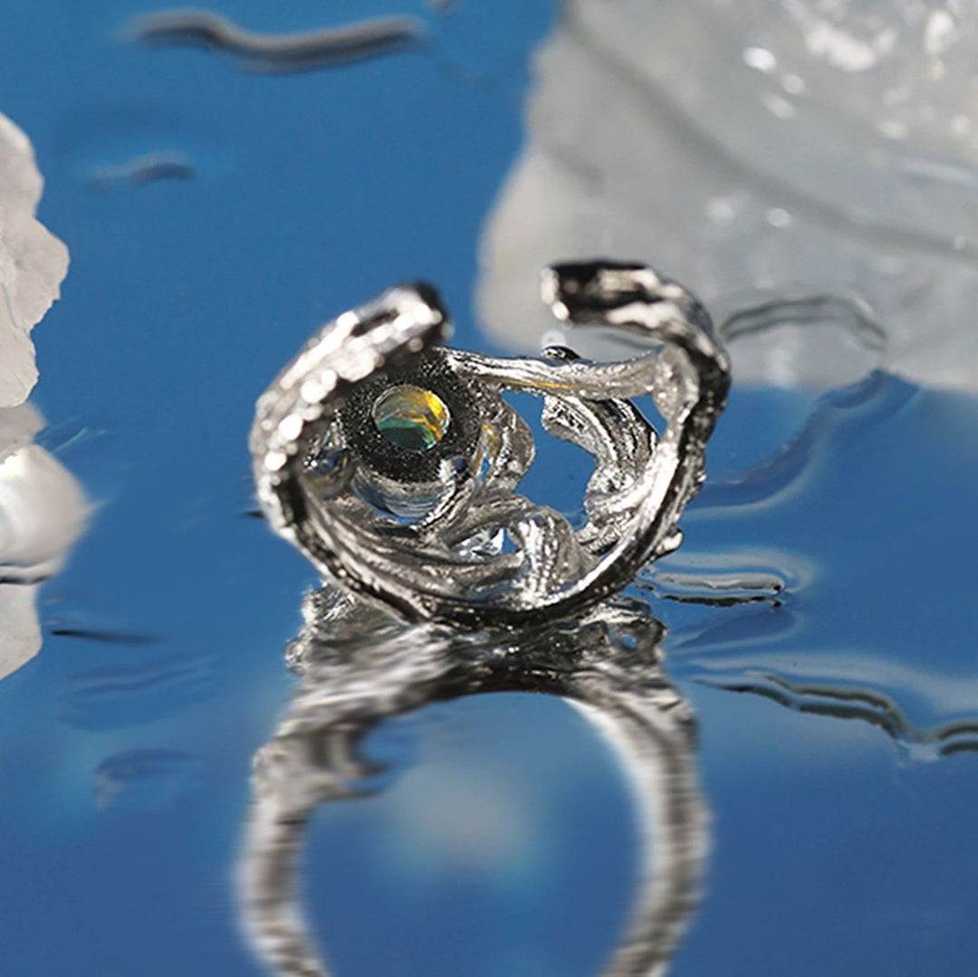 Anillo de piedra lunar con diseño de ramas irregulares de Olivenorma