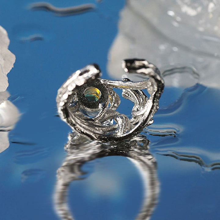 Anillo de piedra lunar con diseño de ramas irregulares de Olivenorma