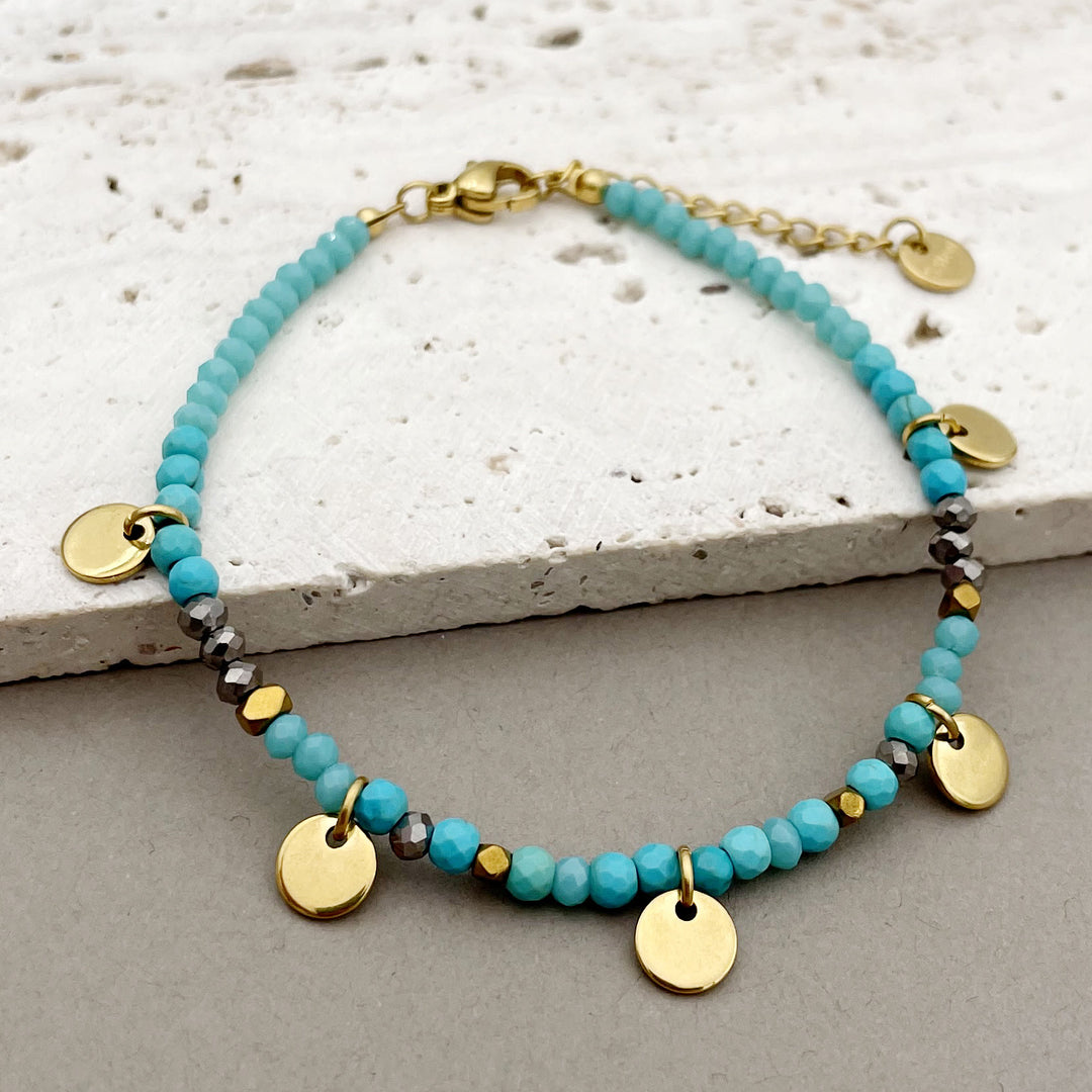 Pulsera con dijes de disco de titanio y cuentas de piedra natural de Olivenorma