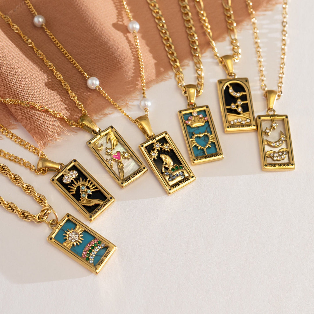 Collar con el signo del tarot "Sol, Amantes, Estrella y Luna" de Olivenorma