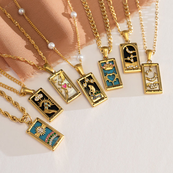 Collar con el signo del tarot "Sol, Amantes, Estrella y Luna" de Olivenorma