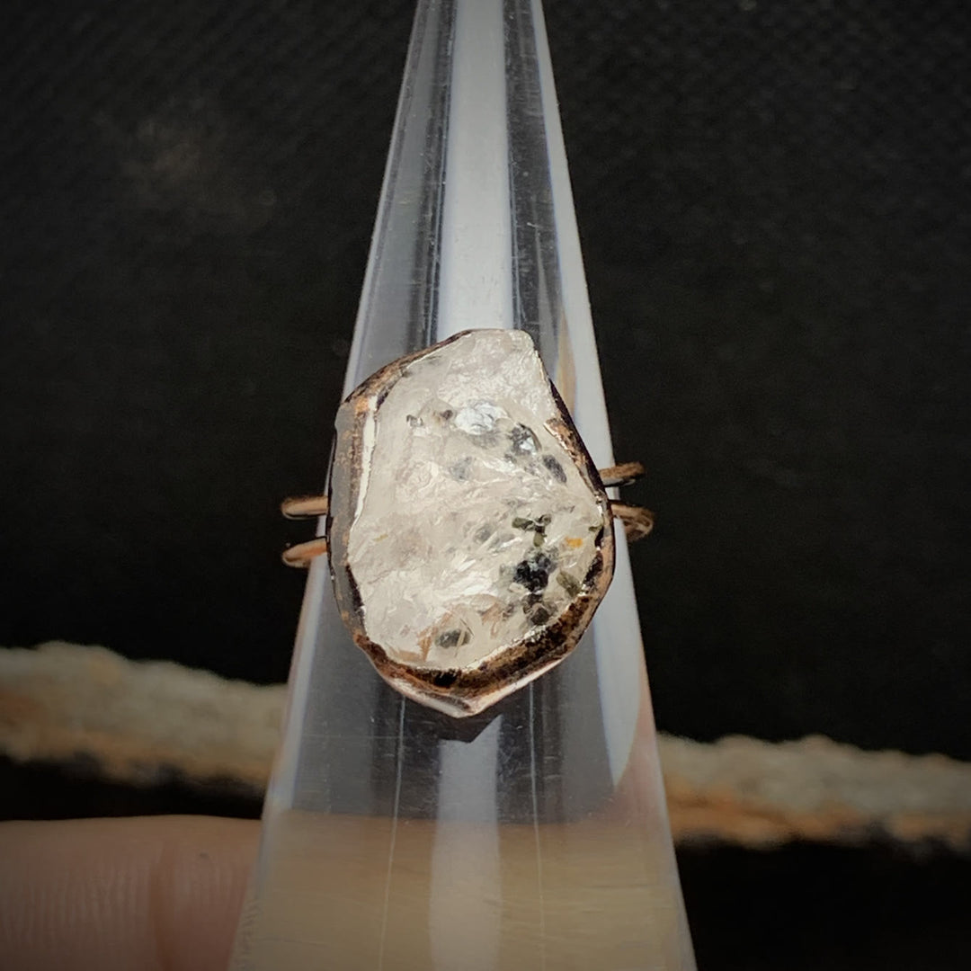 Anillo ajustable con doce piedras de nacimiento de piedra irregular natural en bruto de Olivenorma 