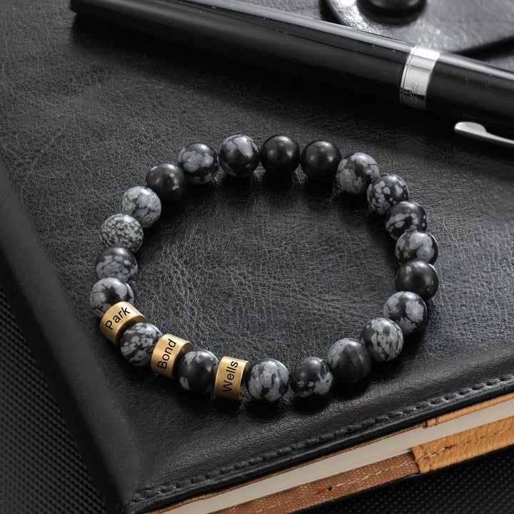 Pulsera de hombre personalizada con cuentas grabadas en piedra natural de Olivenorma