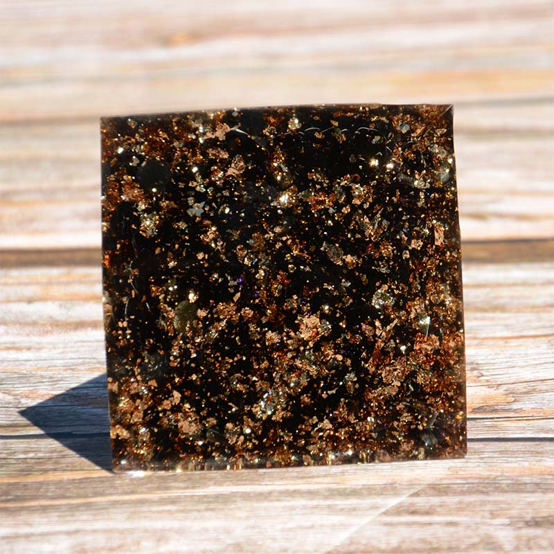 Esfera de amatista de Olivenorma con pirámide de orgón de obsidiana