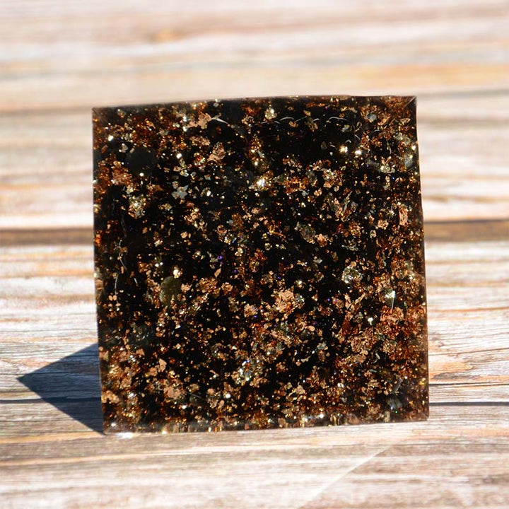 Esfera de amatista de Olivenorma con pirámide de orgón de obsidiana