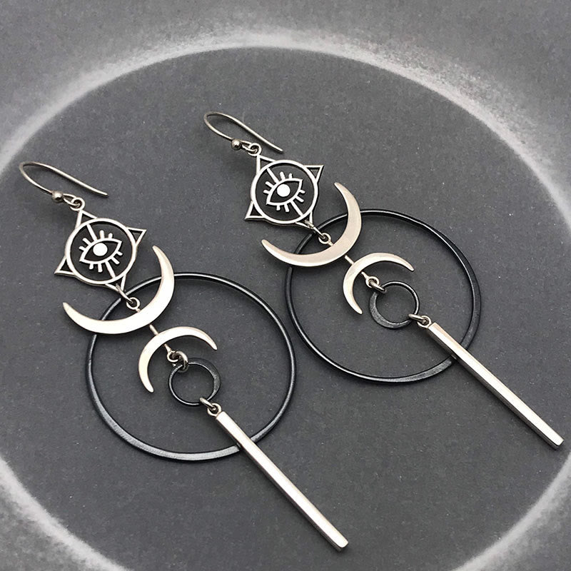Pendientes largos con forma de media luna y forma de ojo de bruja con diseño geométrico de Olivenorma