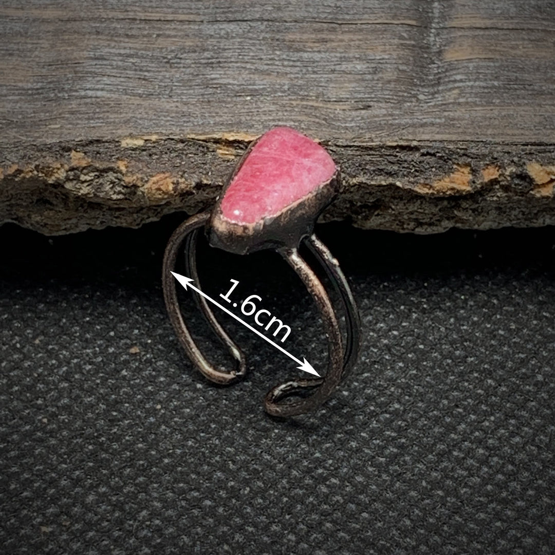 Anillo ajustable con doce piedras de nacimiento de piedra irregular natural en bruto de Olivenorma 